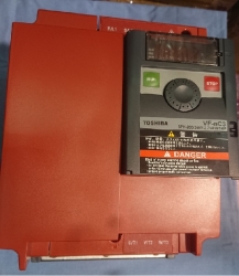 東芝 VFNC3-2037P インバーター（中古）