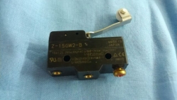 OMRON Z-15GW2-B スイッチ(中古)