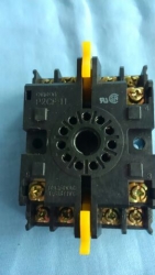 OMRON P2CF-11 CONNECTING SOCKET(中古)